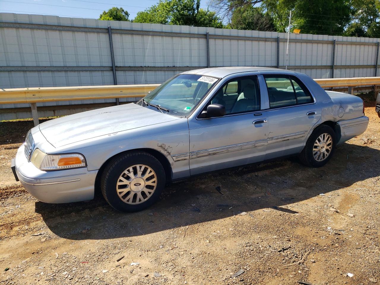 2004 Ford Crown Victoria LX, VIN 2FAFP74W74X131372 — Rear end