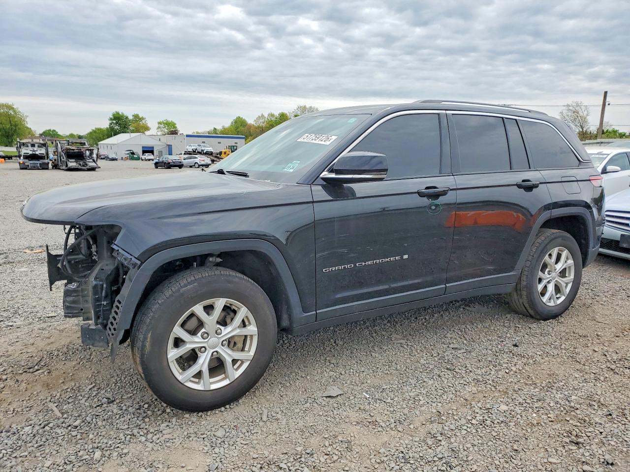 2023 Jeep Grand Cherokee Limited, VIN 1C4RJHBG1PC523906 — Front end