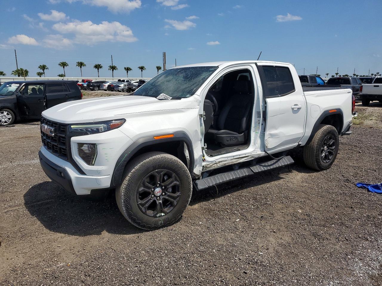 2023 GMC Canyon 4WD Elevation, VIN 1GTP6BEKXP1268335 — Side