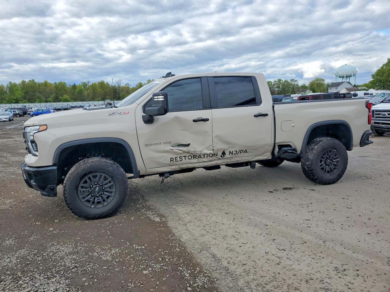 2026 Chevrolet Silverado 3500HD High Country, VIN 1GC4KYEY7TF130996 — Side