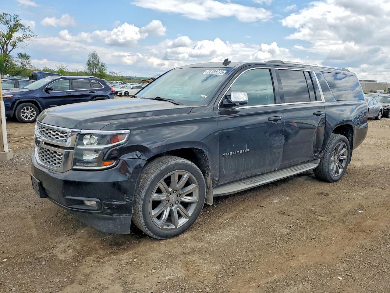 2015 Chevrolet Suburban LT, VIN 1GNSKJKC7FR141708 — Side