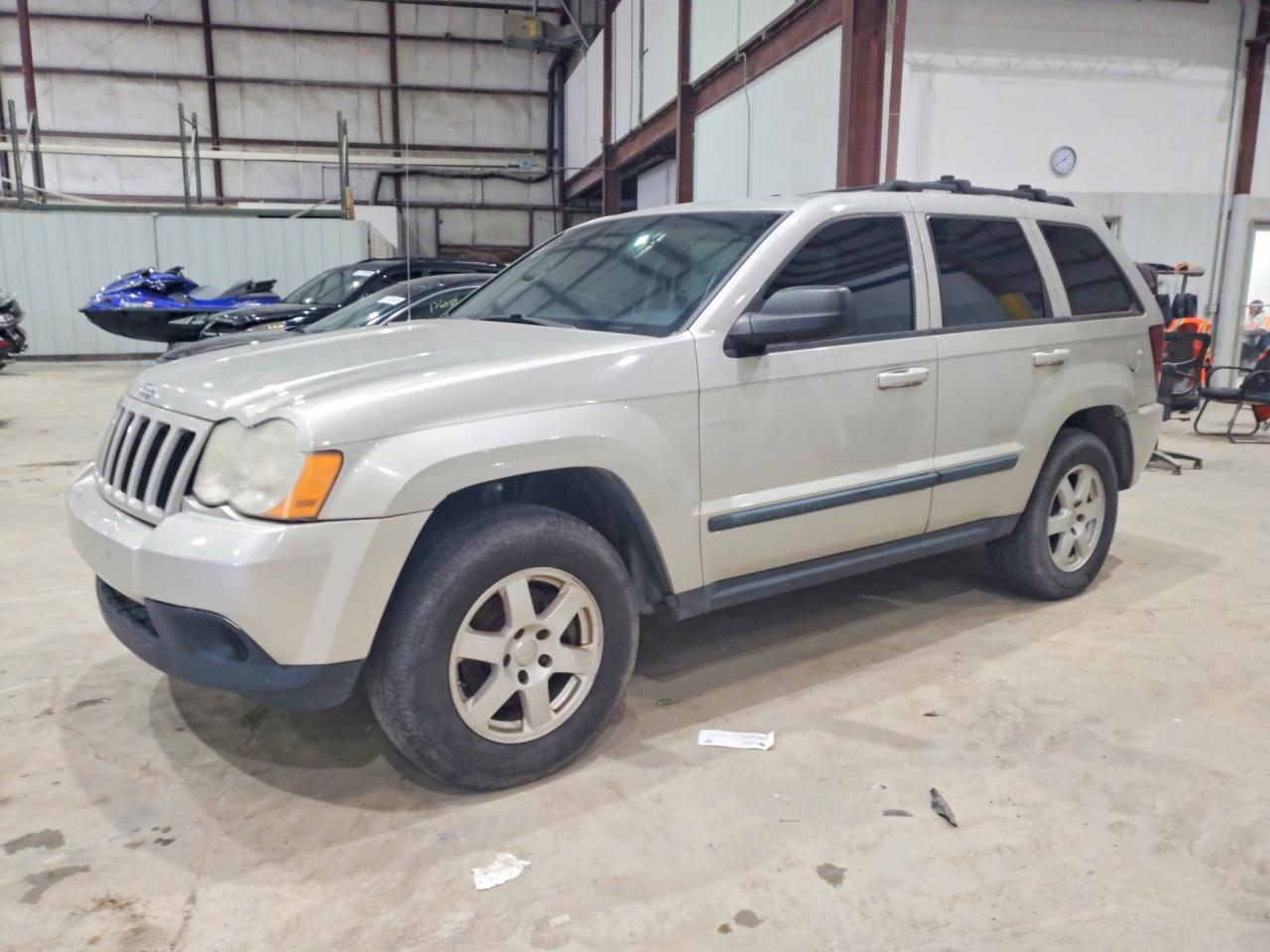 2008 Jeep Grand Cherokee Laredo, VIN 1J8GR48K98C246193 — Front end