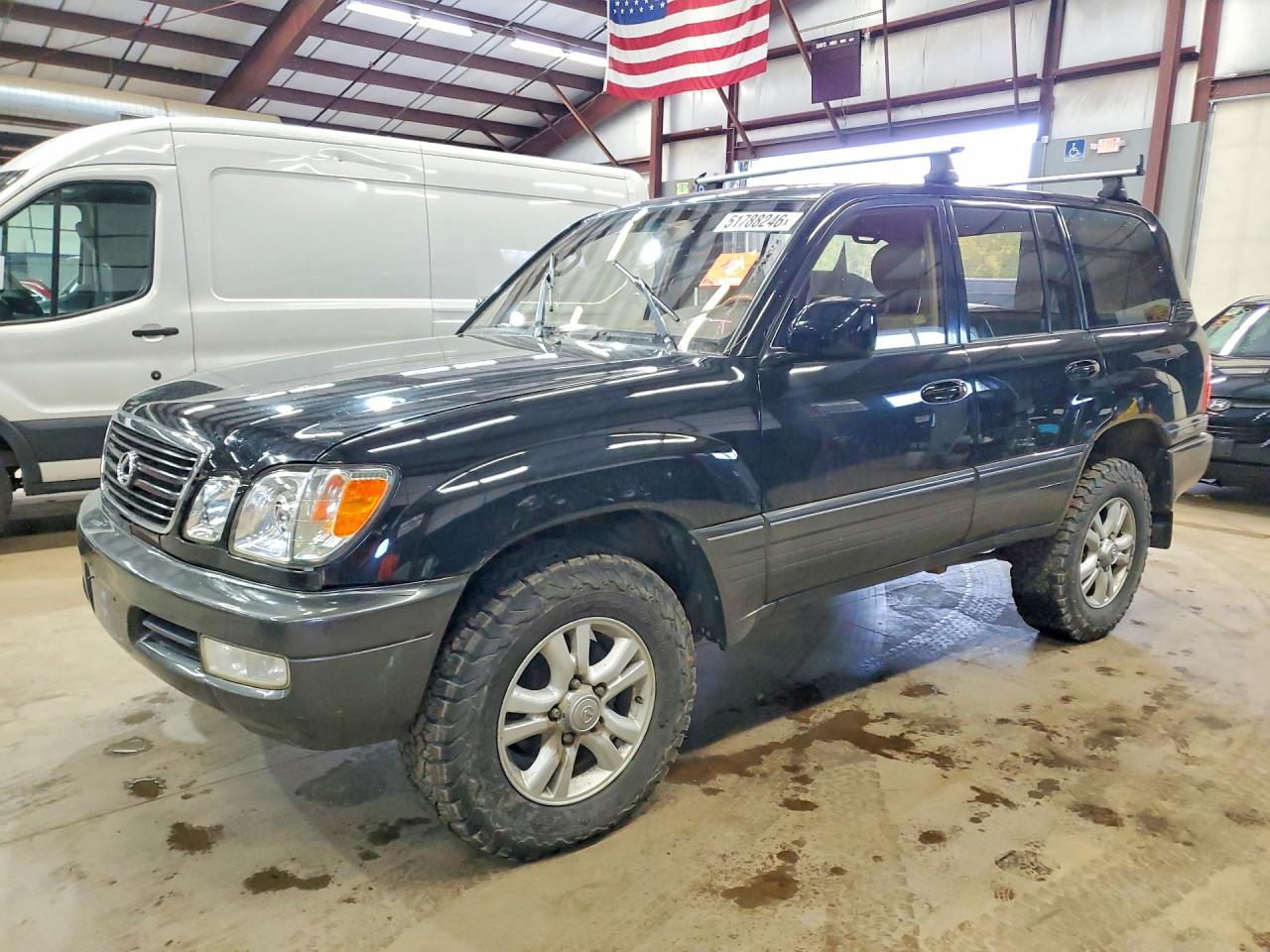 2002 Lexus LX 470, VIN JTJHT00W723516093 — Minor dents and scratches