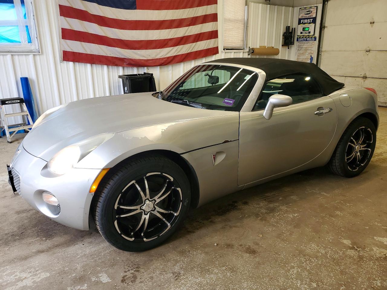2008 Pontiac Solstice, VIN 1G2MB35B08Y102844 — Minor dents and scratches