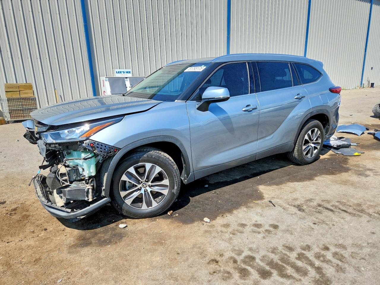 2020 Toyota Highlander XLE, VIN 5TDGZRAH2LS005764 — Front end