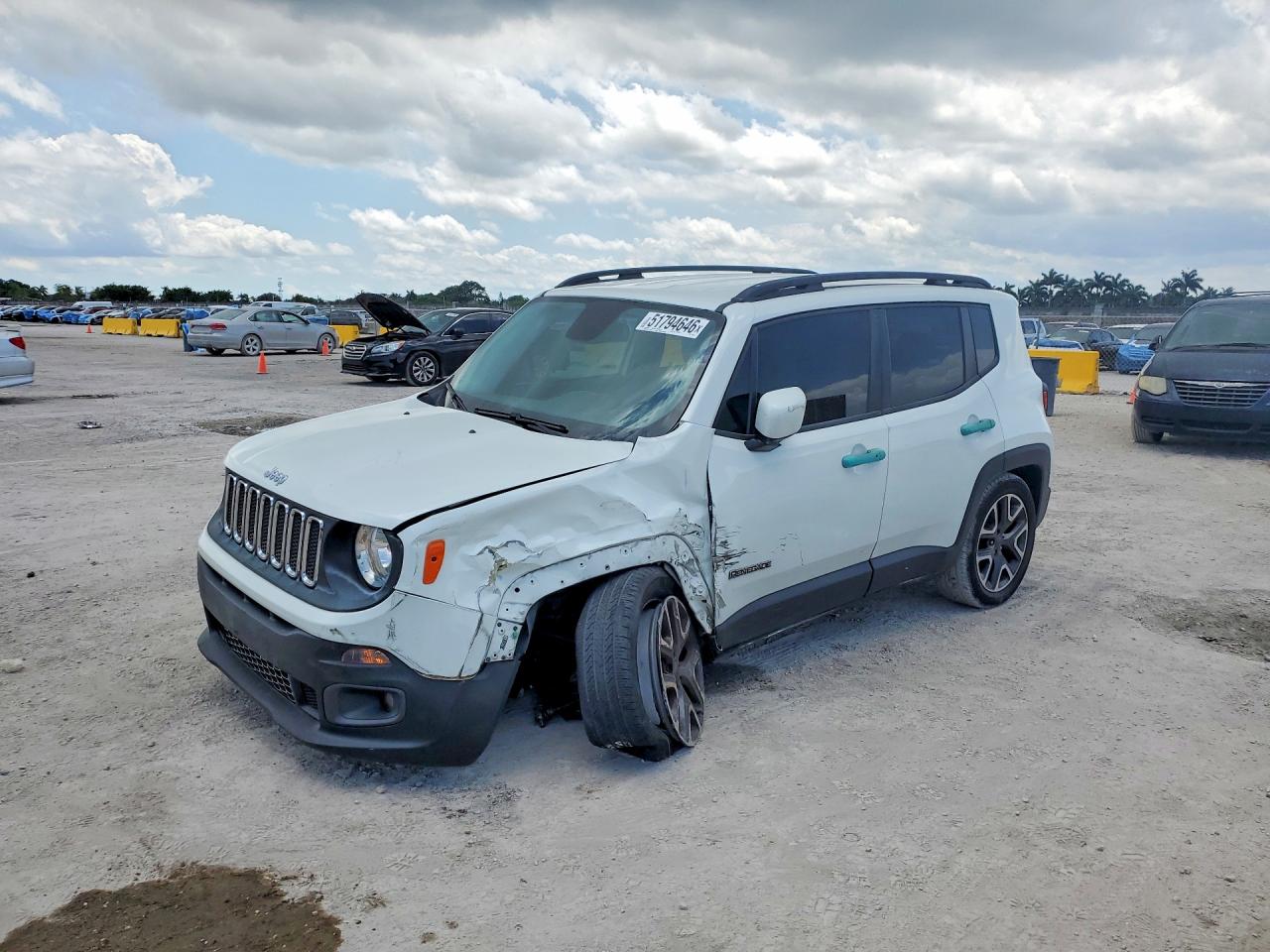 2017 Jeep Renegade Latitude, VIN ZACCJABB9HPG20964 — Front end