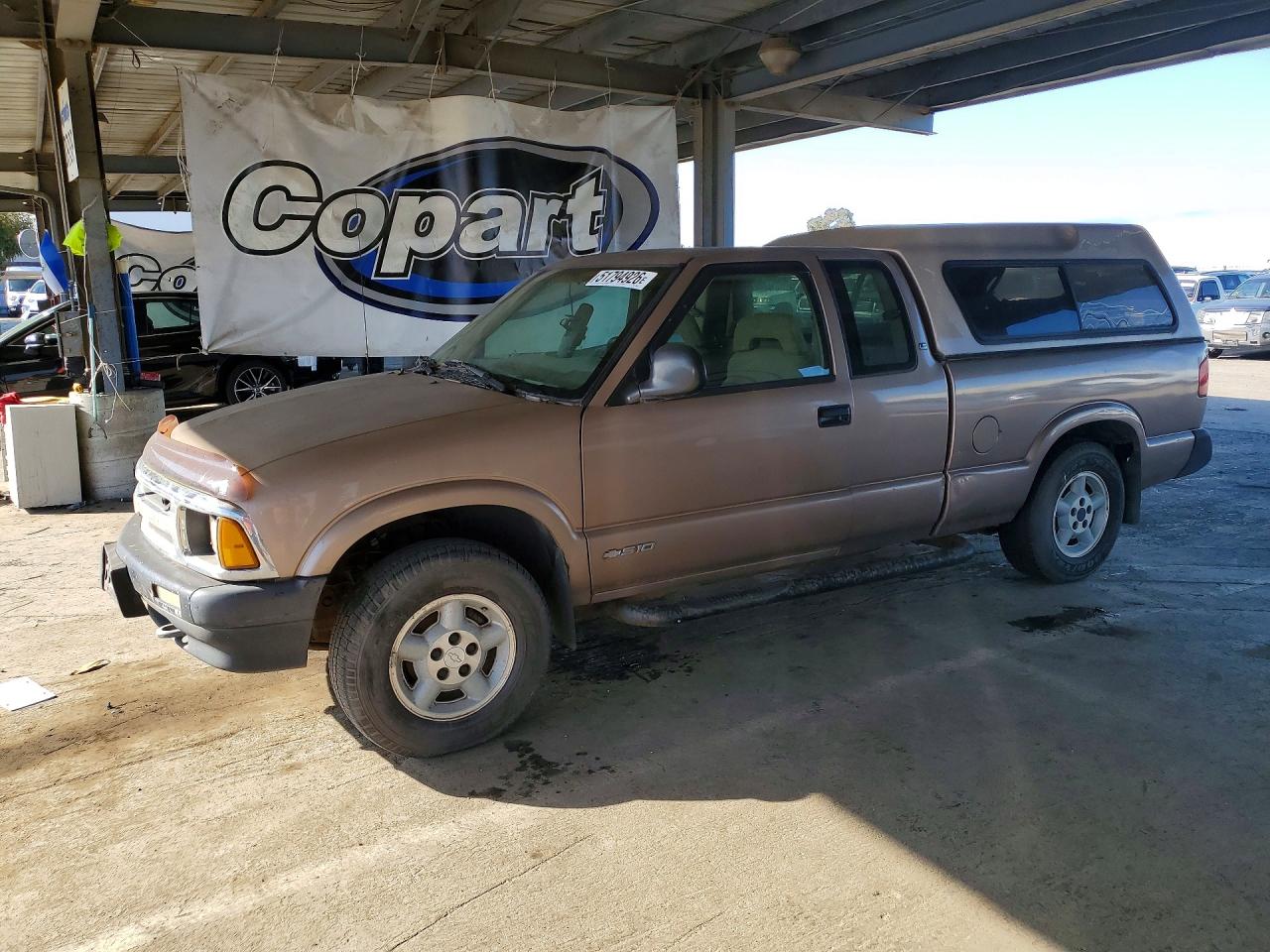 1997 Chevrolet S-10 LS, VIN 1GCDT19X0V8206698 — Minor dents and scratches