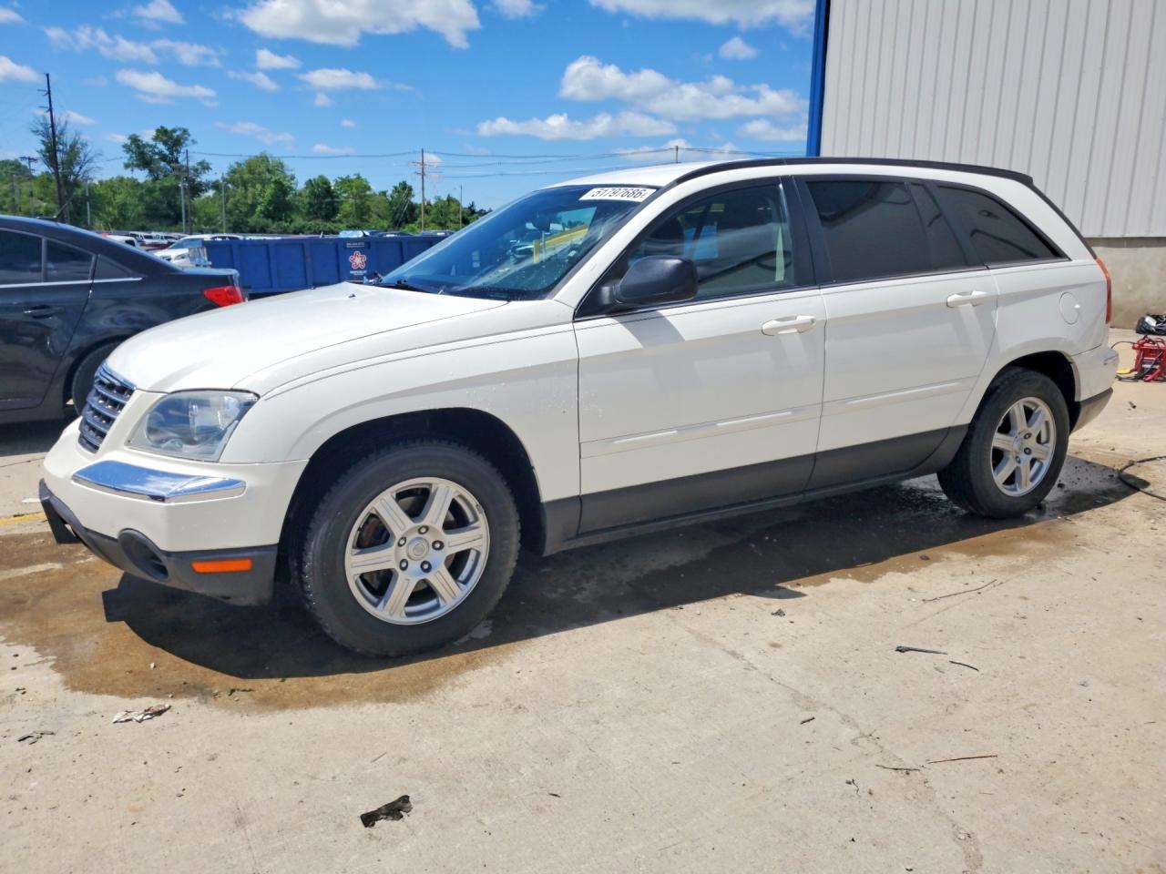 2006 Chrysler Pacifica Touring, VIN 2A4GM68416R887887 — Rear end