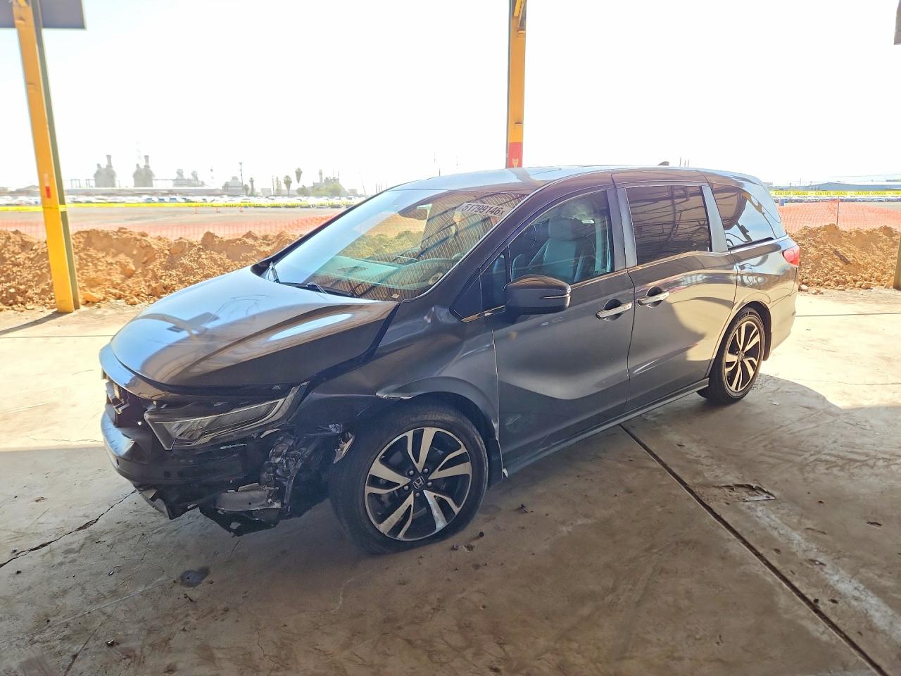 2024 Honda Odyssey Touring, VIN 5FNRL6H87RB046001 — Front end