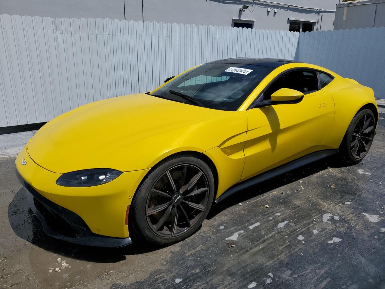2019 Aston Martin Vantage, VIN SCFSMGAW6KGN01897 — Бок