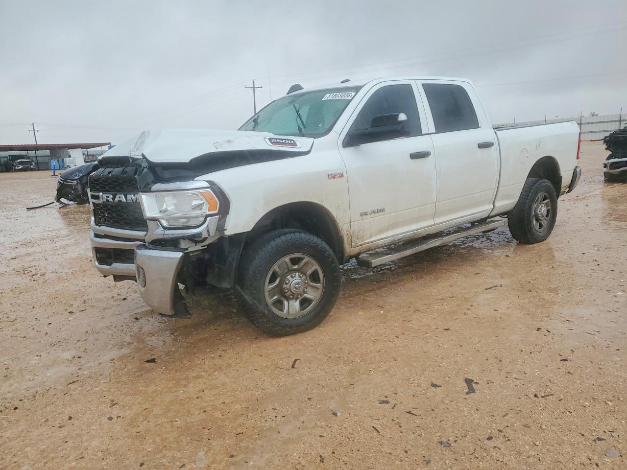 2019 Ram 2500 Tradesman, VIN 3C6UR5CJ9KG640898 — Front end