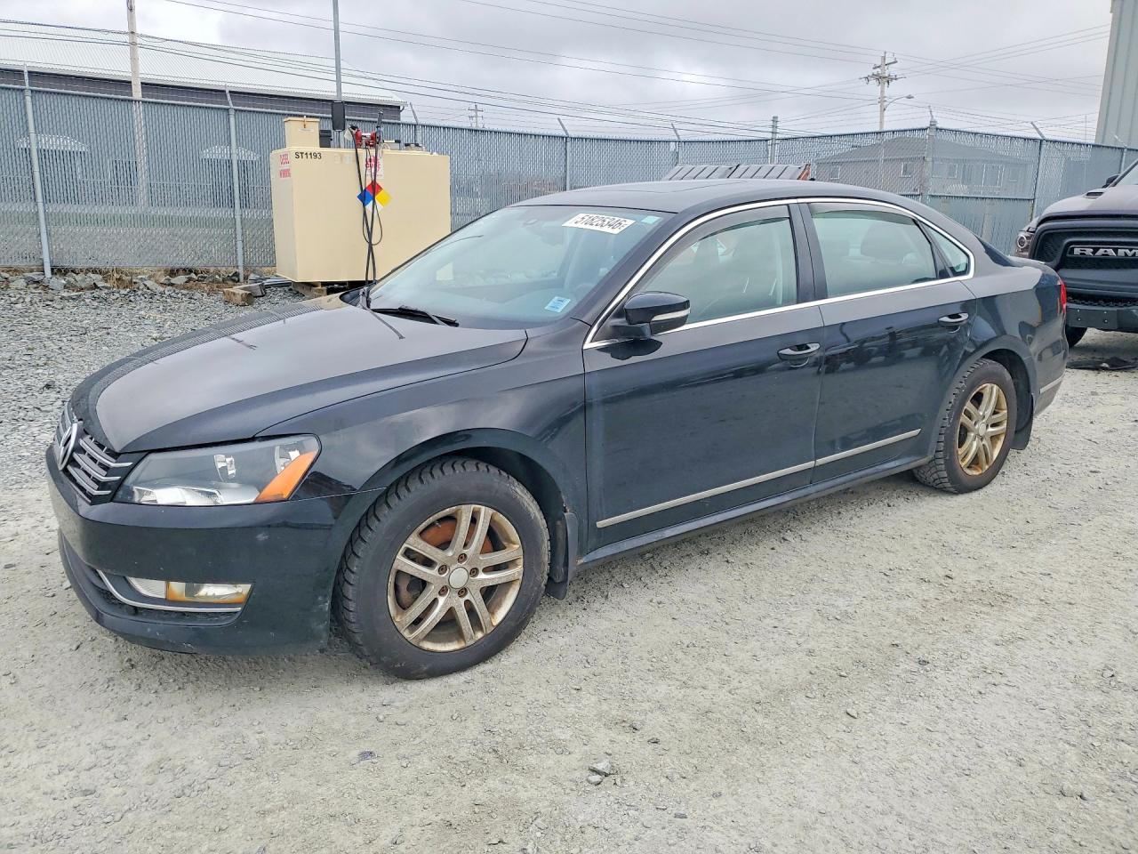 2014 Volkswagen Passat SEL Premium, VIN 1VWCN7A35EC071472 — Мелкие вмятины и царапины