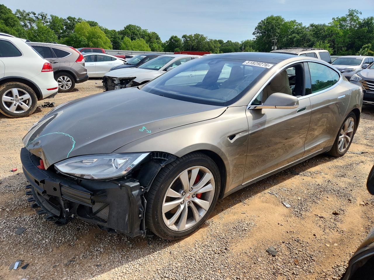 2015 Tesla Model S 85D, VIN 5YJSA1H47FF089823 — Перед