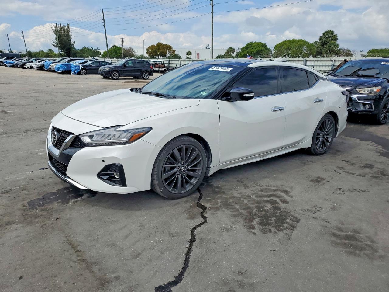 2020 Nissan Maxima Platinum, VIN 1N4AA6FV5LC384910 — Prior damage history