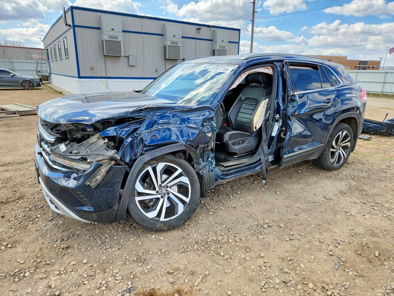 2020 Volkswagen Atlas SEL Premium, VIN 1V2NE2CAXLC222926 — Side