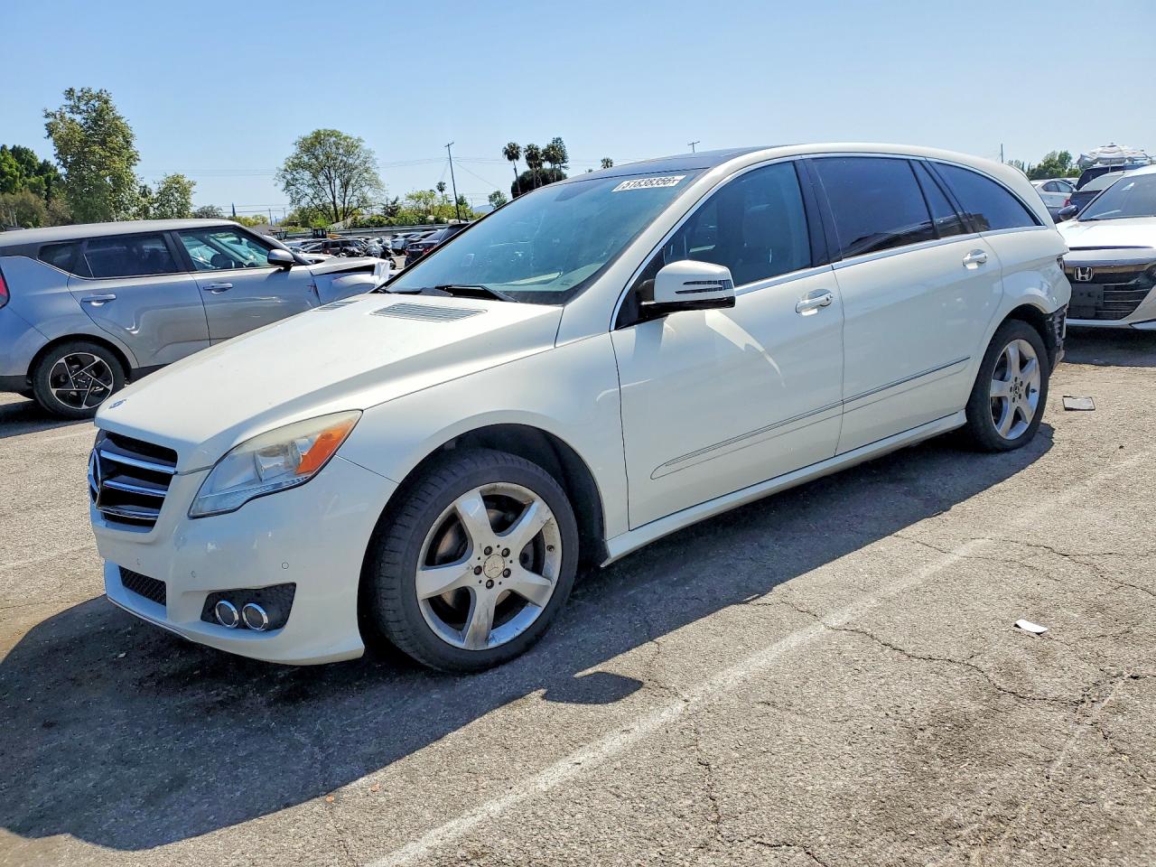 2011 Mercedes-Benz R 350, VIN 4JGCB6FE9BA114049 — Rear end