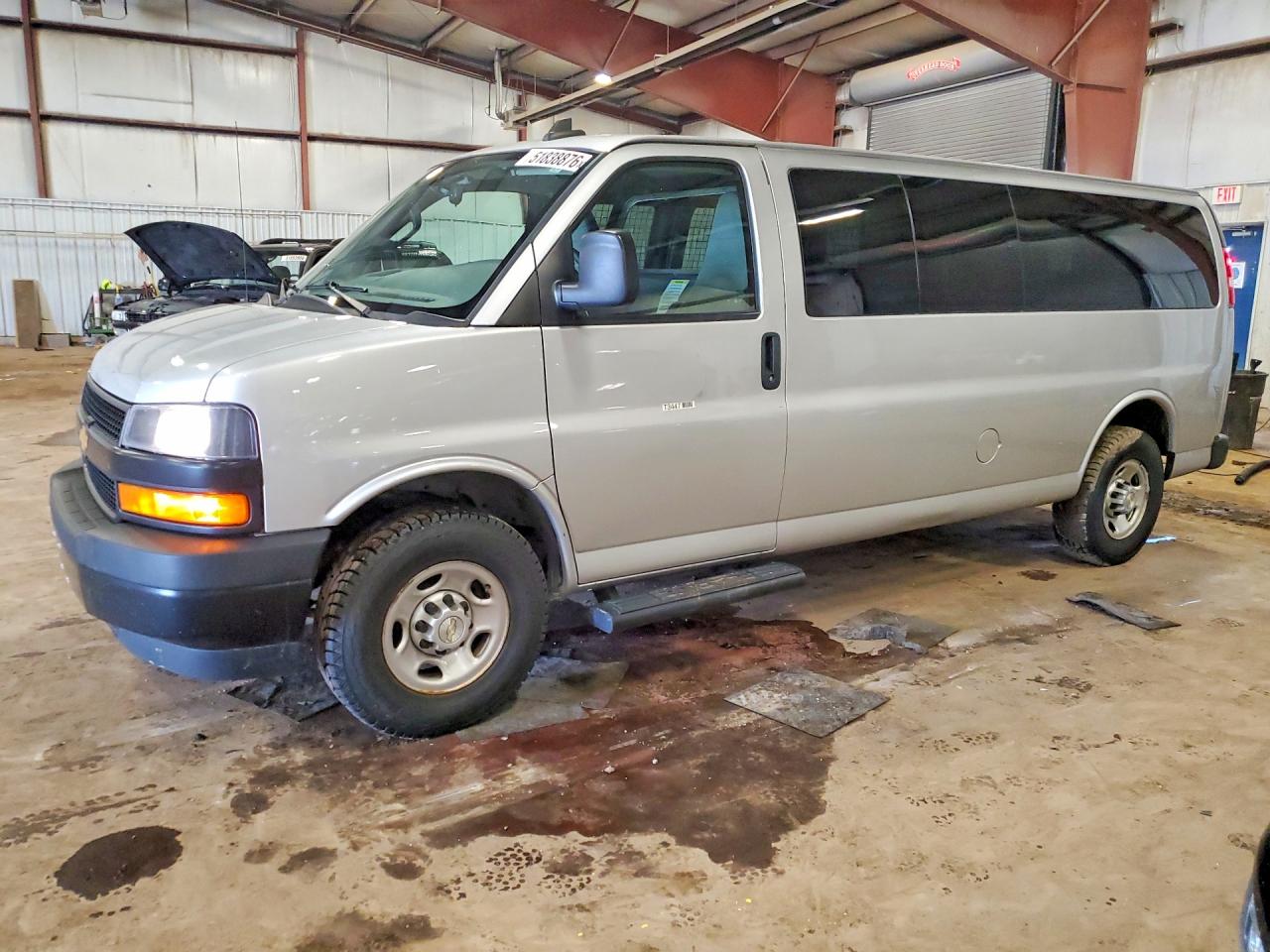 2021 Chevrolet Express Passenger LS, VIN 1GAZGNF76M1245298 — Minor dents and scratches