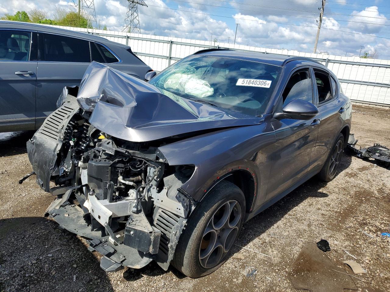 2022 Alfa Romeo Stelvio Sprint, VIN ZASPAJANXN7D47840 — Front end