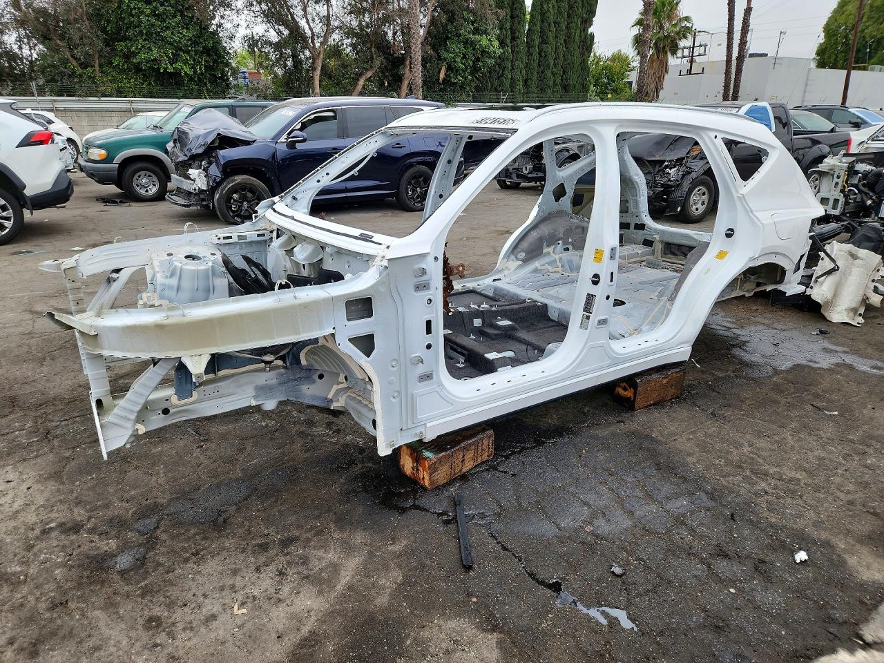 2026 Genesis GV80 Prestige, VIN KMUHEESC4TU299950 — Stripped