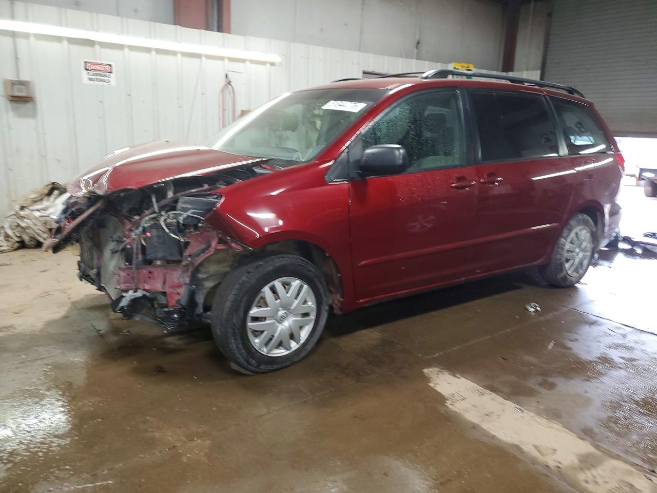 2007 Toyota Sienna LE, VIN 5TDZK23C07S021103 — Front end