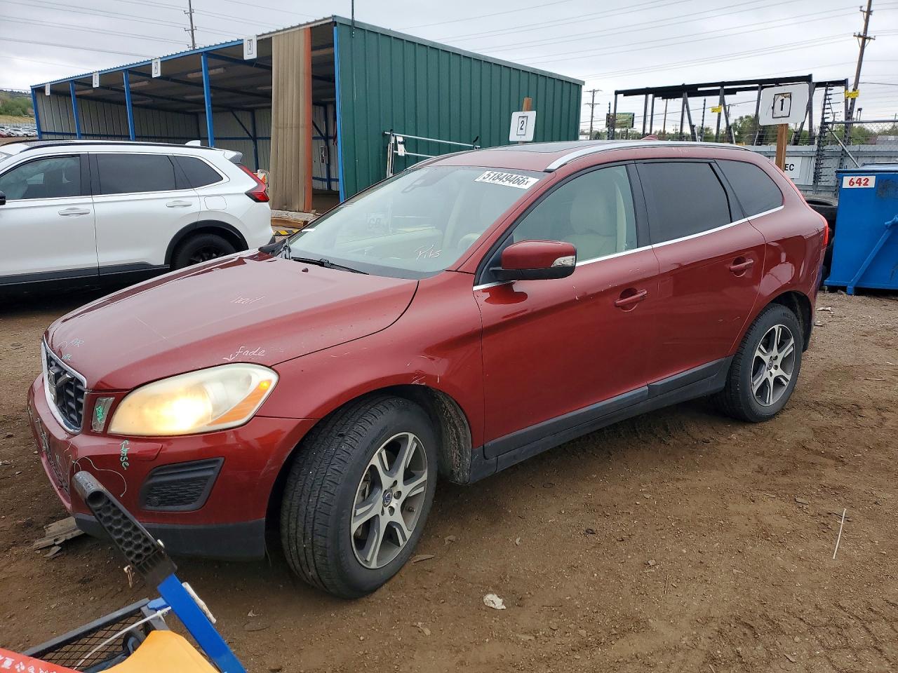 2011 Volvo XC60 3.0T, VIN YV4902DZ4B2211055 — Rear end