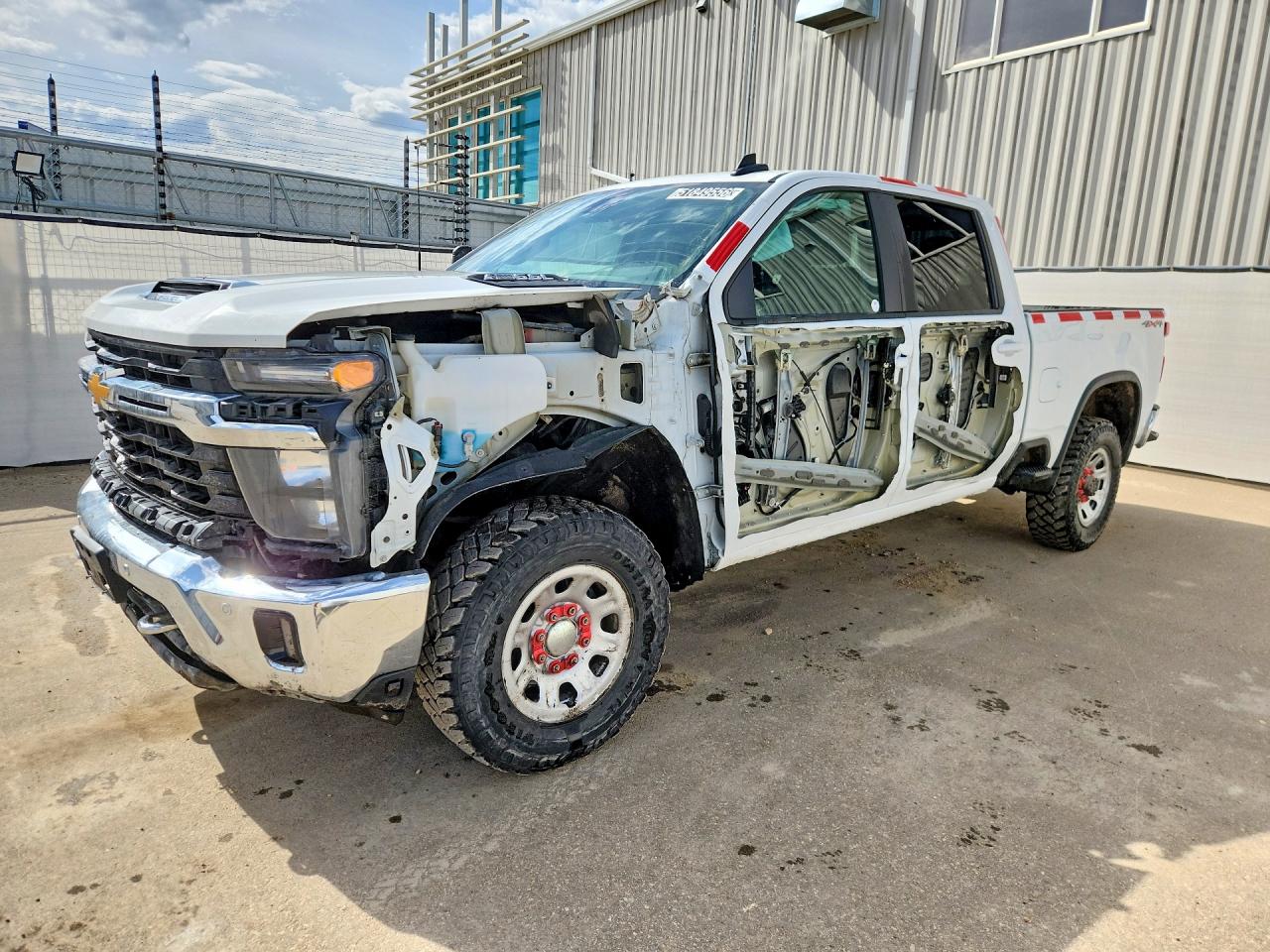 2025 Chevrolet Silverado 3500HD LT, VIN 1GC4KTE79SF233121 — Side