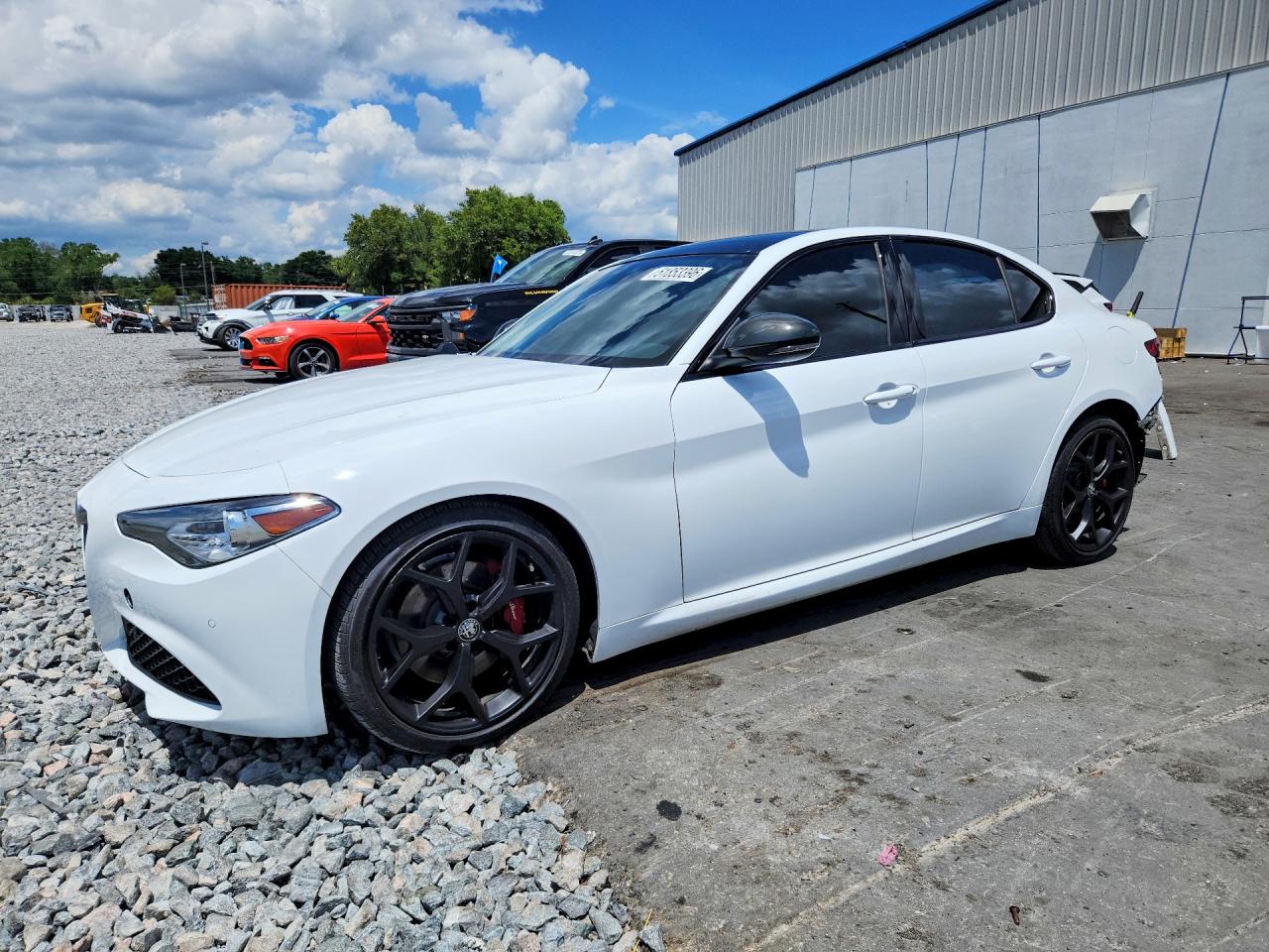 2021 Alfa Romeo Giulia Ti, VIN ZARFAMBN2M7644027 — Бок
