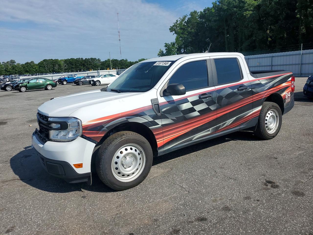 2022 Ford Maverick XLT, VIN 3FTTW8E97NRA59054 — Front end