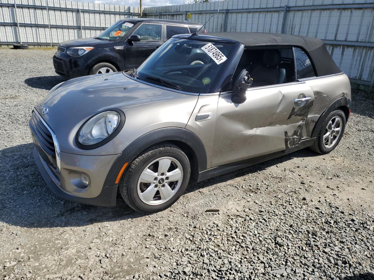 2016 MINI Convertible, VIN WMWWG5C53G3C18887 — Бок