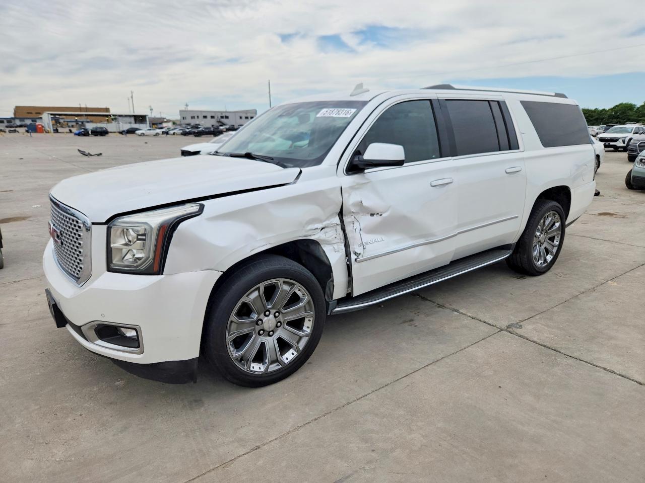 2016 GMC Yukon XL Denali, VIN 1GKS2HKJ3GR341734 — Side