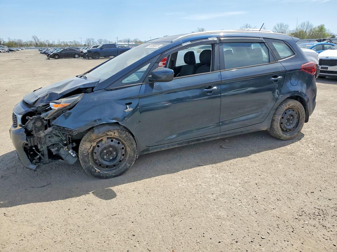 2017 Kia Rondo LX, VIN KNAHT8A39H7170178 — Front end
