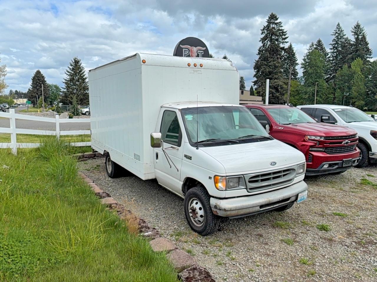 2000 Ford Econoline Commercial, VIN 1FDWE35L7YHB54648 — Rear end