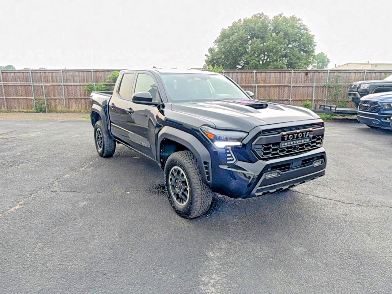 2025 Toyota Tacoma SR, VIN 3TMLB5JN4SM106031 — Ранее повреждён