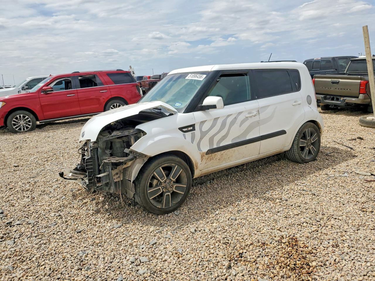 2011 Kia Soul +, VIN KNDJT2A27B7727119 — Front end