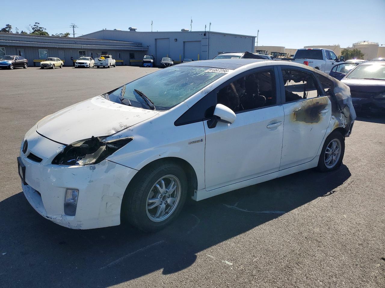 2011 Toyota Prius II, VIN JTDKN3DU3B0251512 — Вандализм