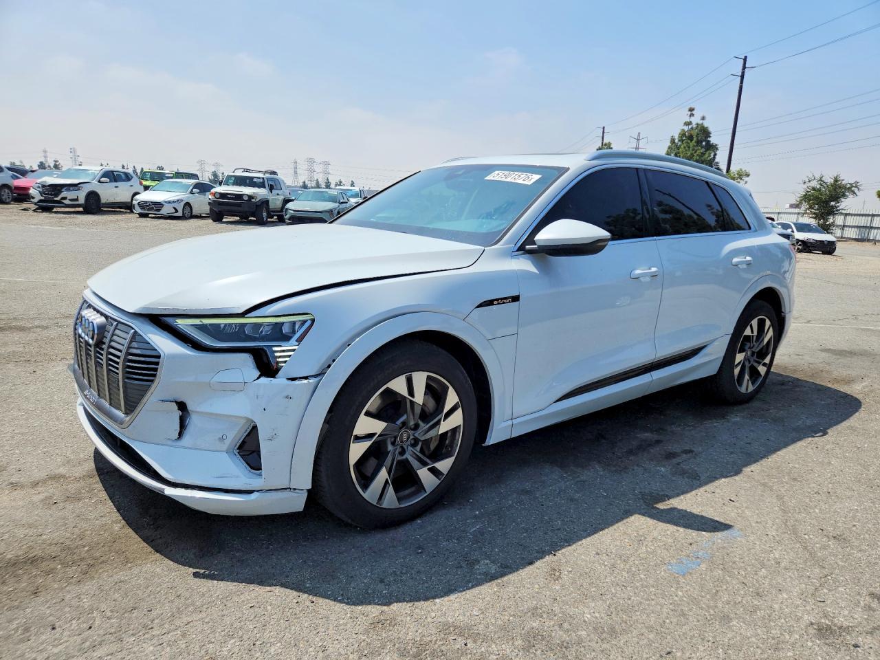 2022 Audi e-tron Premium, VIN WA1AAAGE9NB024506 — Front end