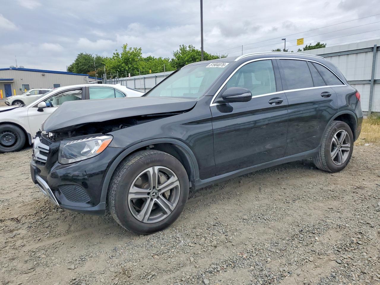 2019 Mercedes-Benz GLC 300, VIN WDC0G4JB2KV141350 — Front end