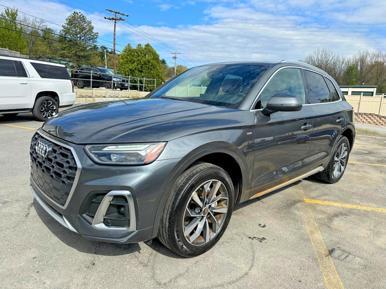 2022 Audi Q5 S line Premium Plus, VIN WA1EAAFY1N2044973 — Minor dents and scratches
