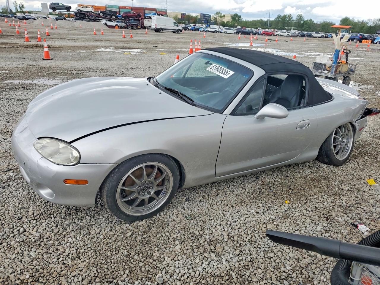 2005 Mazda MX-5 Miata LS, VIN JM1NB353550411616 — Front end