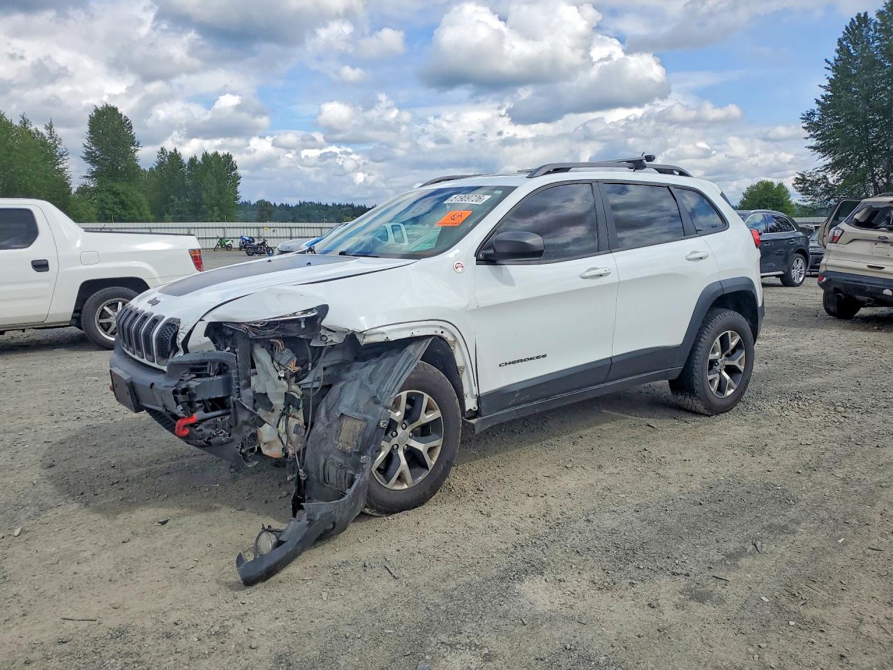 2014 Jeep Cherokee Trailhawk, VIN 1C4PJMBS0EW193255 — Перед