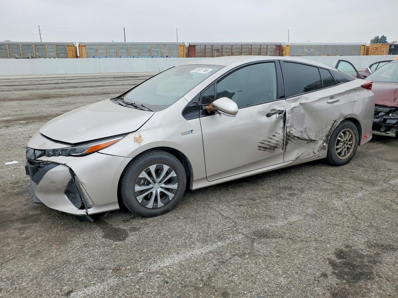 2020 Toyota Prius LE, VIN JTDKARFP7L3135512 — Side