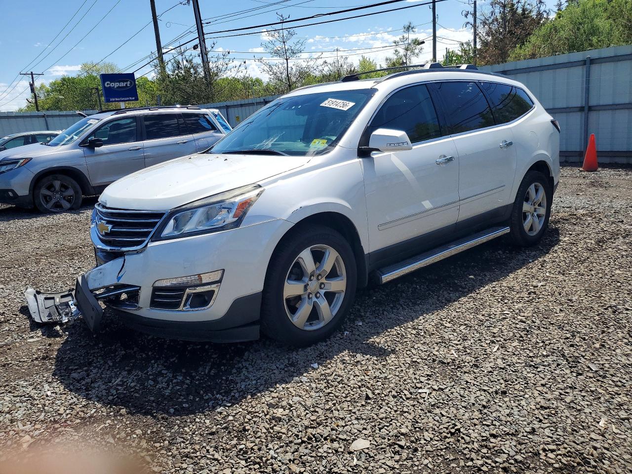 2017 Chevrolet Traverse Premier, VIN 1GNKVJKD8HJ125728 — Front end