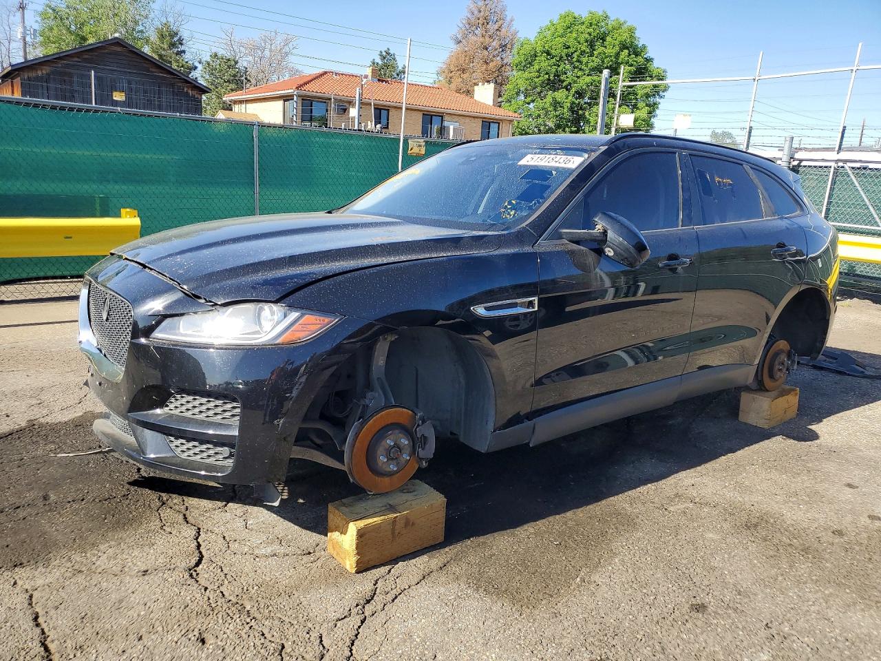 2018 Jaguar F-Pace 25t Premium, VIN SADCJ2FX1JA268775 — Front end