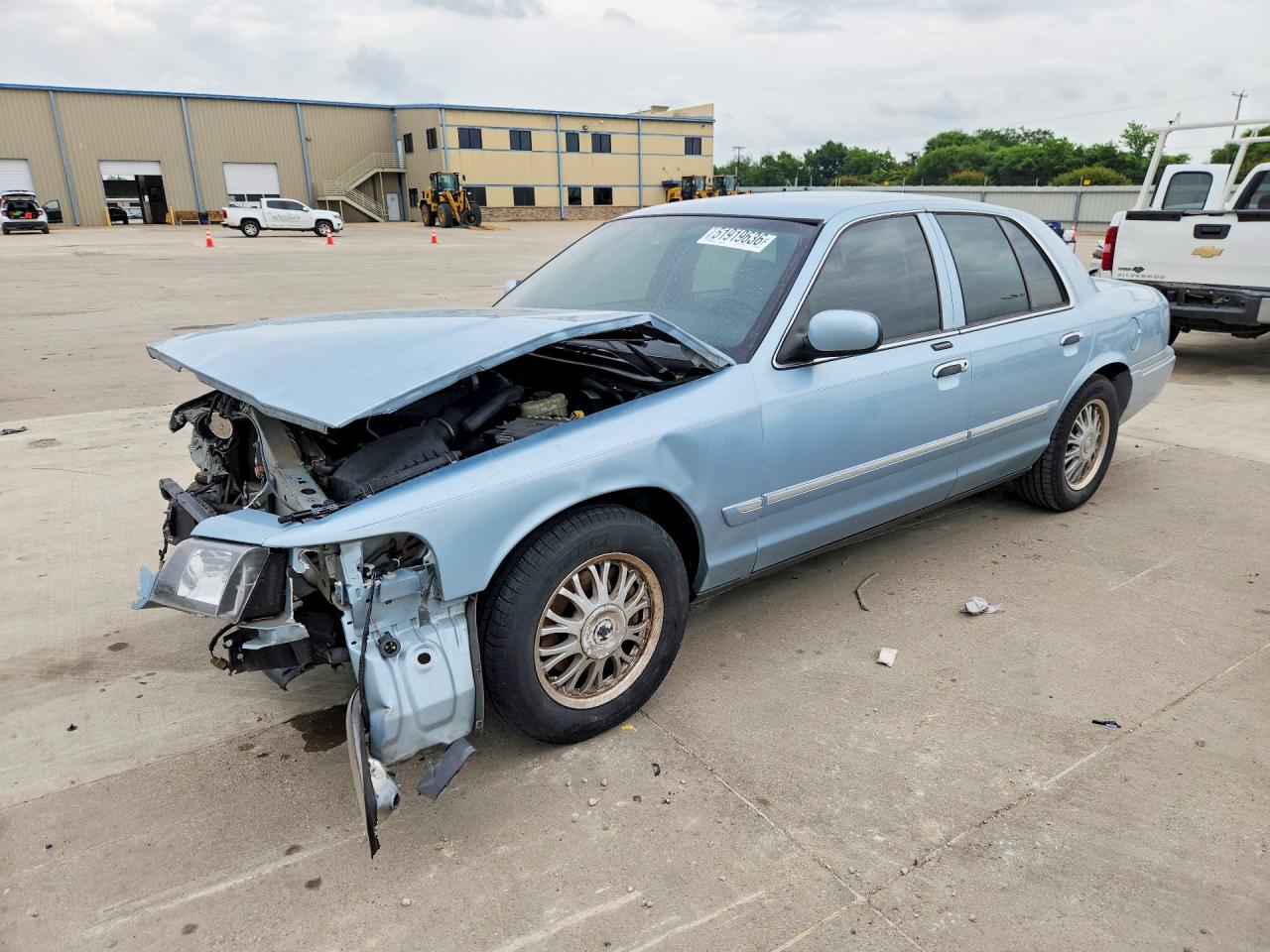 2008 Mercury Grand Marquis GS, VIN 2MEFM74V48X625820 — Front end