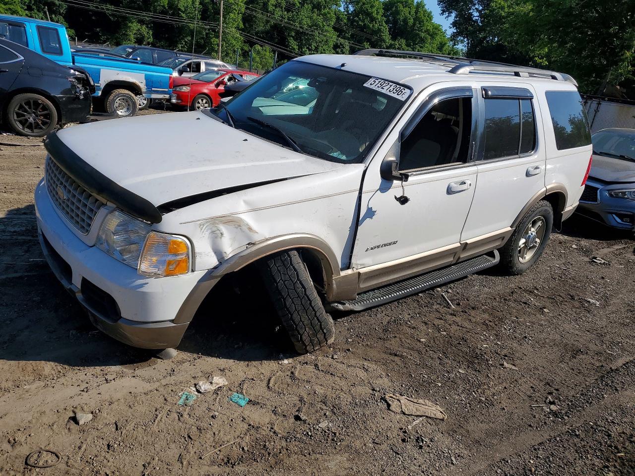 2002 Ford Explorer Eddie Bauer, VIN 1FMDU74W42UA76065 — Front end