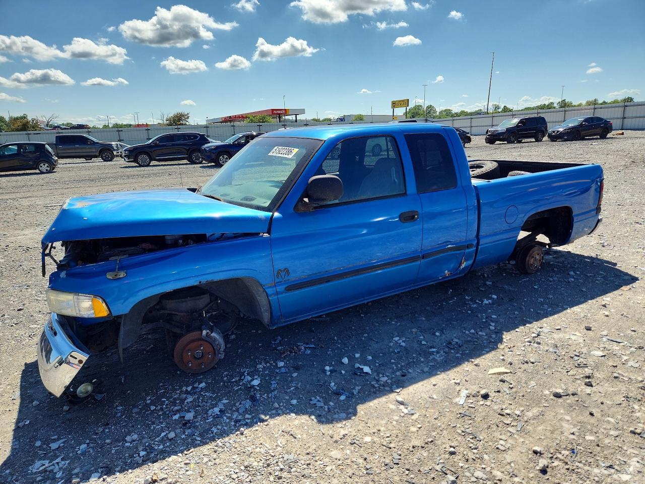 2000 Dodge 1500, VIN 3B7HC13Z4YG109112 — Перед