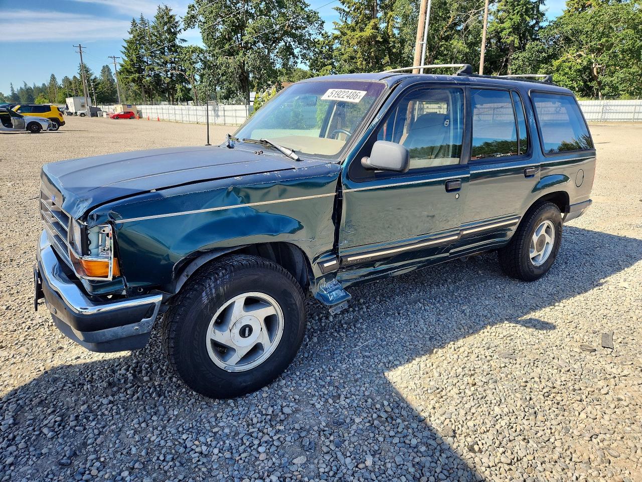 1992 Ford Explorer Eddie Bauer, VIN 1FMDU34X8NUC71379 — Front end