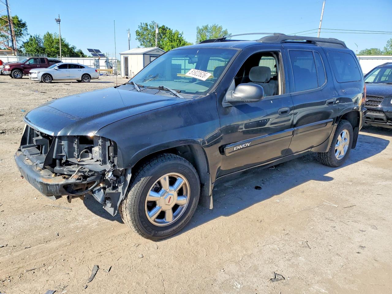 2004 GMC Envoy SLE, VIN 1GKET16S246173599 — Front end