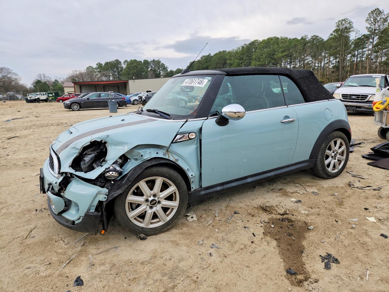 2011 MINI Convertible S, VIN WMWZP3C56BT249252 — Перед
