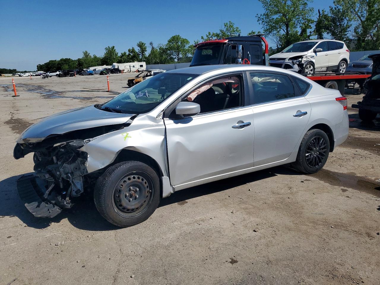 2015 Nissan Sentra SV, VIN 3N1AB7APXFL695606 — Front end